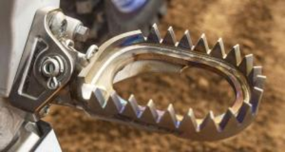 Afbeeldingen van YAMAHA/FANTIC YZ65 17- YZ/YZF 98- TITANIUM FOOTPEGS GRIPPER ANTI MUD